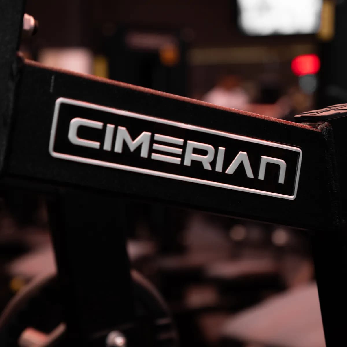 Placa Cimerian em máquina de musculação